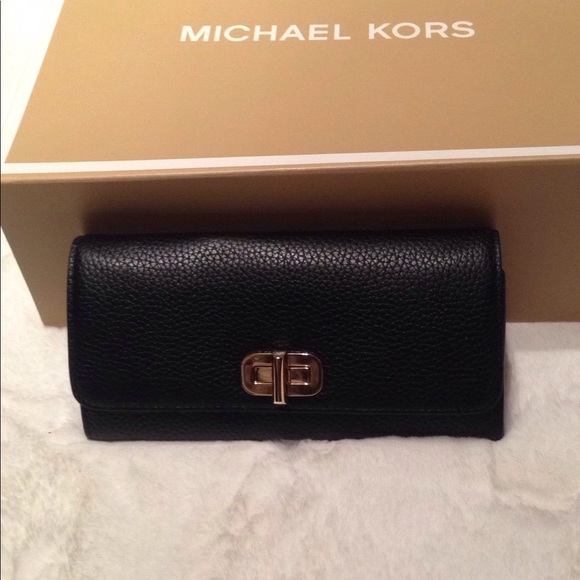 Michael Kors Handbags - Michael Kors Sullivan Large Carryall Wallet